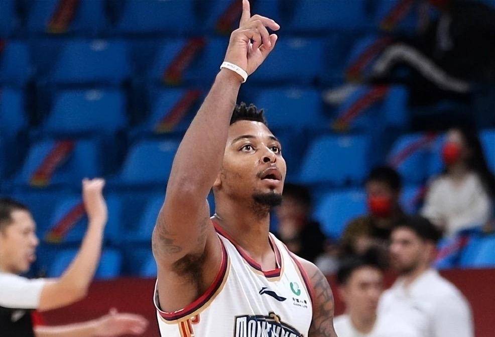 皮特森阿丘尔年薪曝光,比琼斯还低,难怪要刷数据,同曦赚大发了_外援_