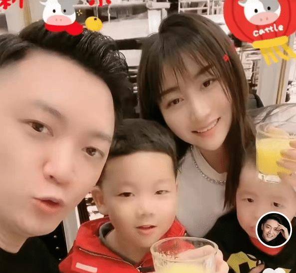 主持人李鑫遇事故骨折入院,穿病号服脸色苍白,当场诉苦掩面哭_老婆