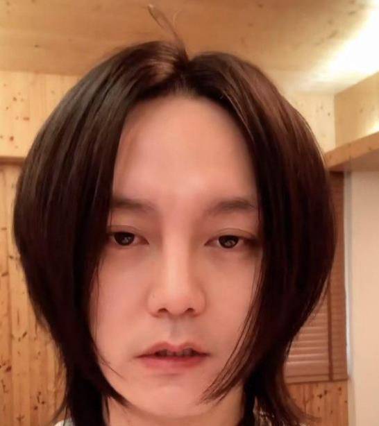 尹正减肥打卡太真实,脸小一圈却不快乐,表情痛苦讲话有气无力_时候