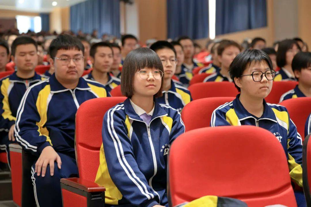 张家口启臻学校高一年级阶段性表彰大会顺利召开!_颁奖_同学_辉煌