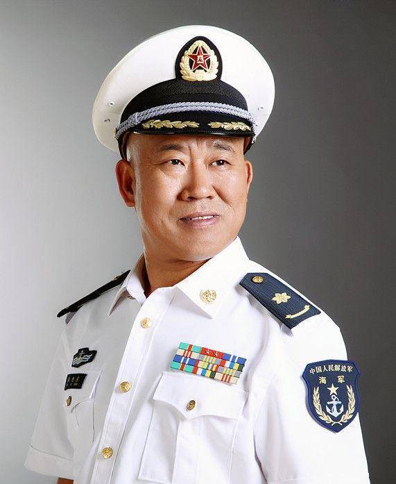 8位军衔超高的明星,张译当众自曝军衔,孙俪:见面我