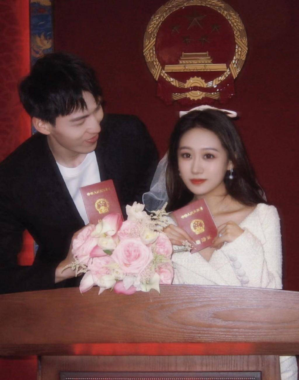 辽宁男篮杨鸣设宴送别弗格妻女,已经出发回国;浙江吴前官宣结婚