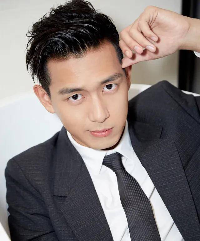 湖北的男星有的奶帅惹人嫌,有的铁血硬汉让人嫉,你更喜欢哪一种_王凯