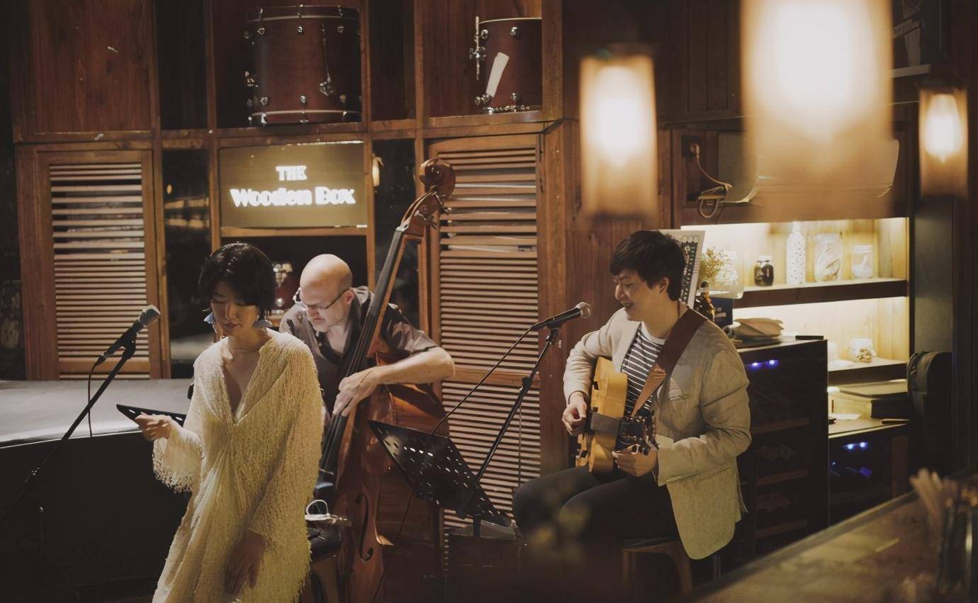 男友生日susie不闻不问,与眼镜男疑在一起_李亚鹏_祝福_社交