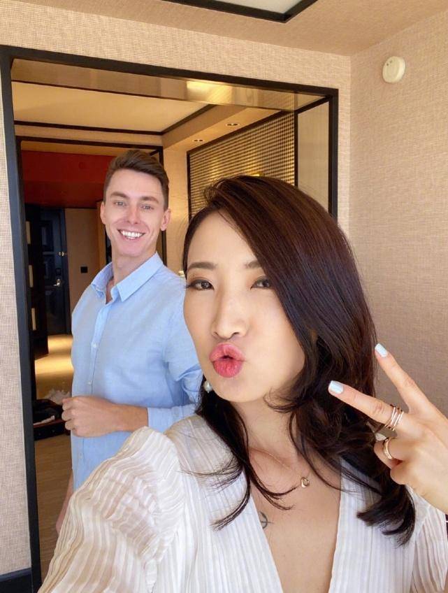 多年后终于得到了甜蜜的爱情,在国外过得和她的劳伦斯特劳德一样精彩