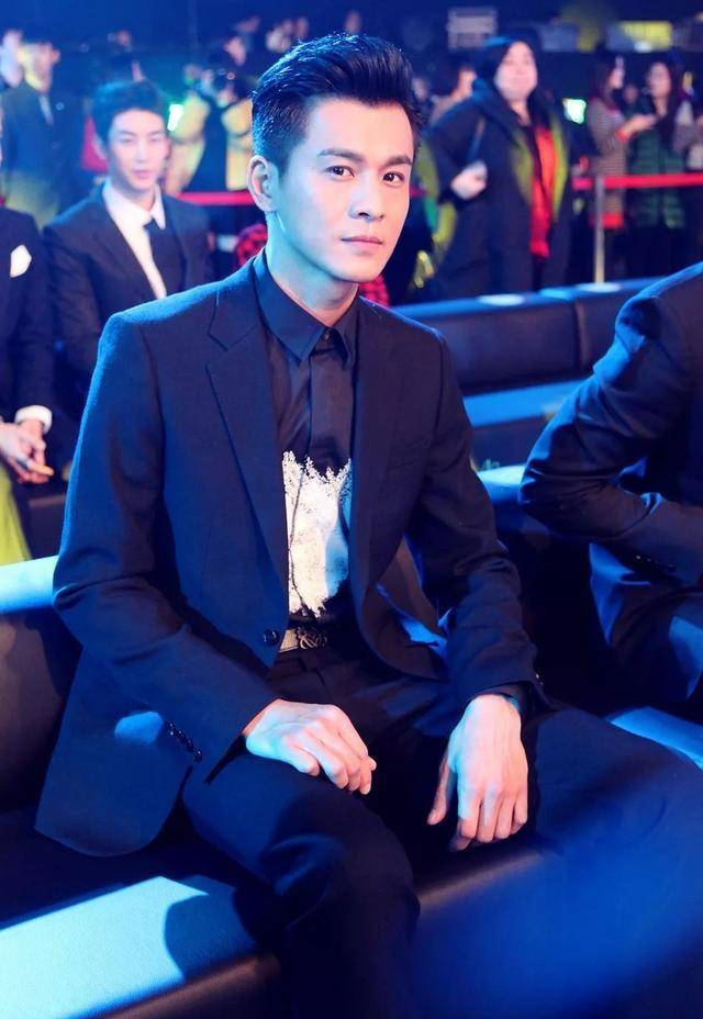 乔振宇与王丽坤8年无果,后闪婚小8岁娇妻,现在儿子比爸爸还帅_舞蹈
