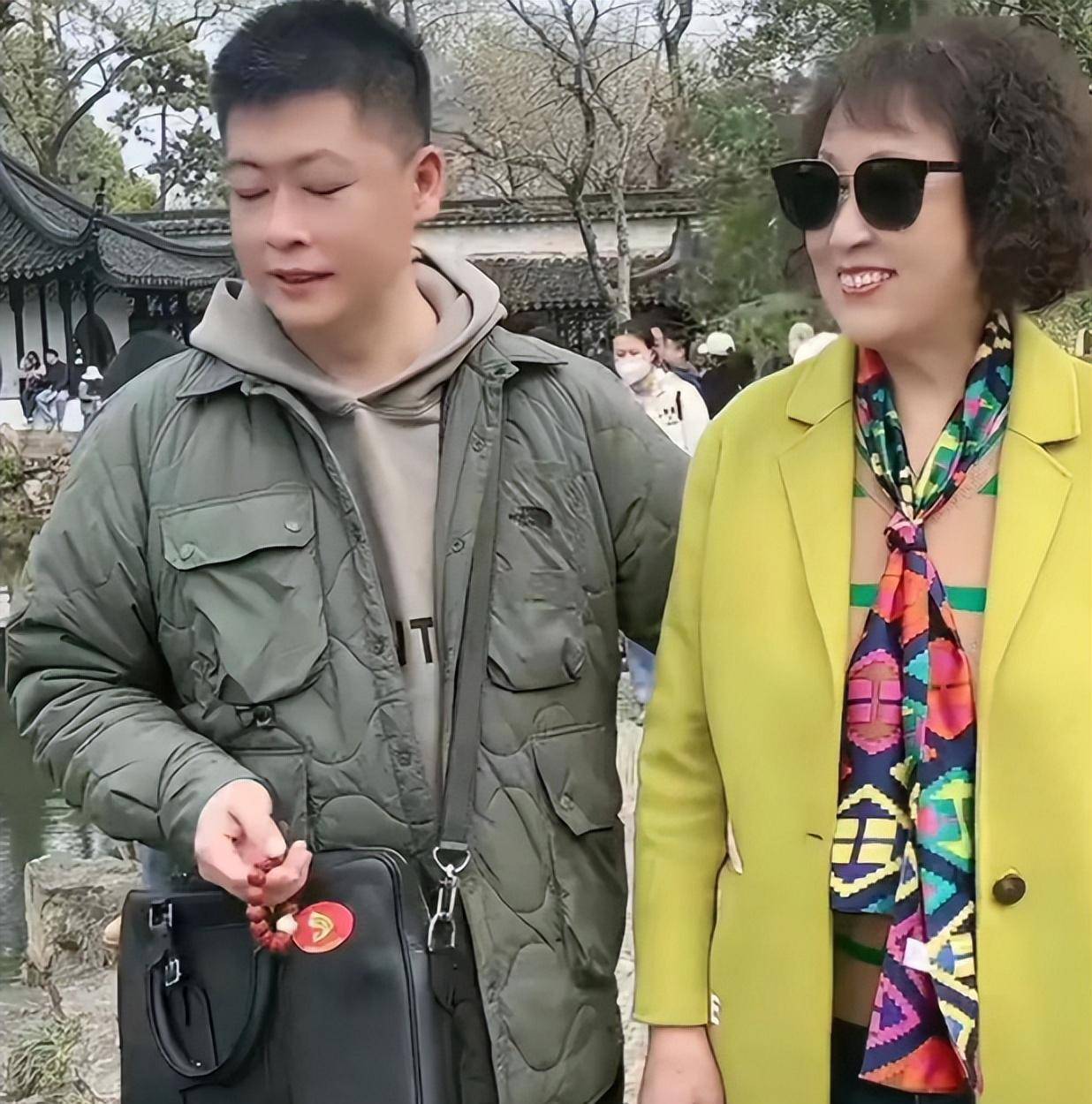 谢永强带父母旅游,坐船竟然嫌船票太贵,还跟工作人员