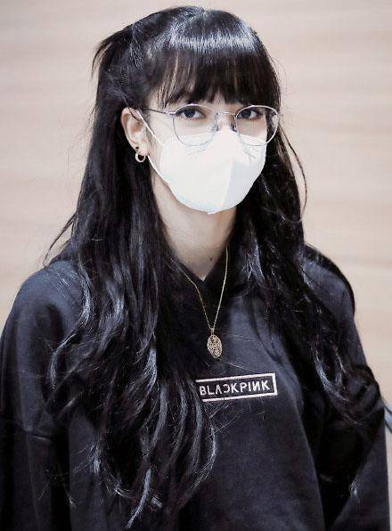 lisa的"绿发"新造型,清新个性又潮流,不愧是行走的彩虹!