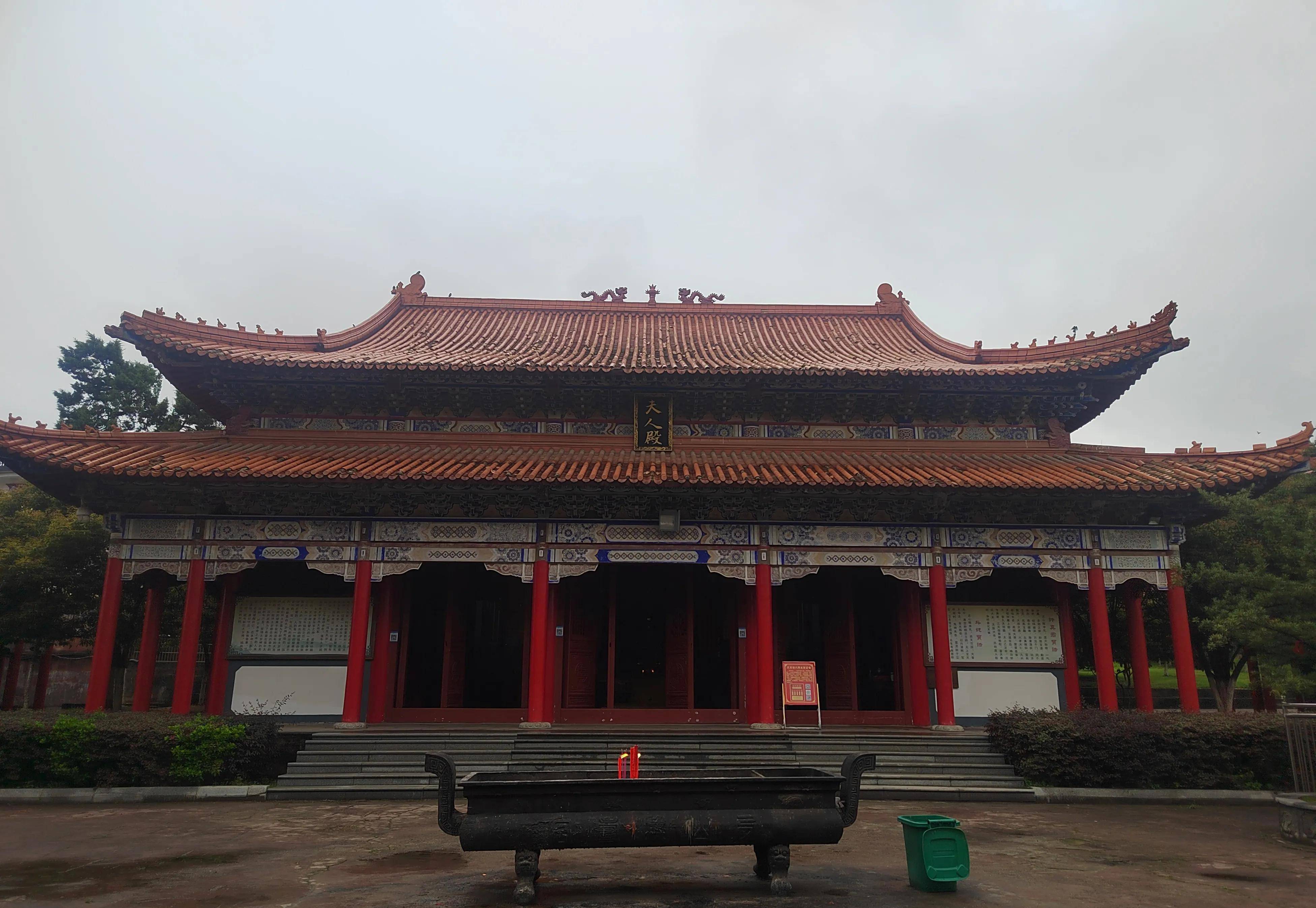 南昌西山万寿宫:道教庙宇,与世俗关系比较亲密,乞丐集散地_历史的见证