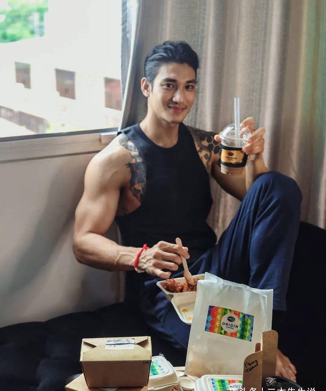 撞脸金城武,缅甸188cm男模爆红,高大帅气身材圈粉全网_paing_收获_哥