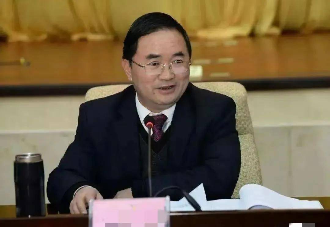 陈落后的第二天,曾担任丽江的市委书记职务,时任中央直属部门副职领导