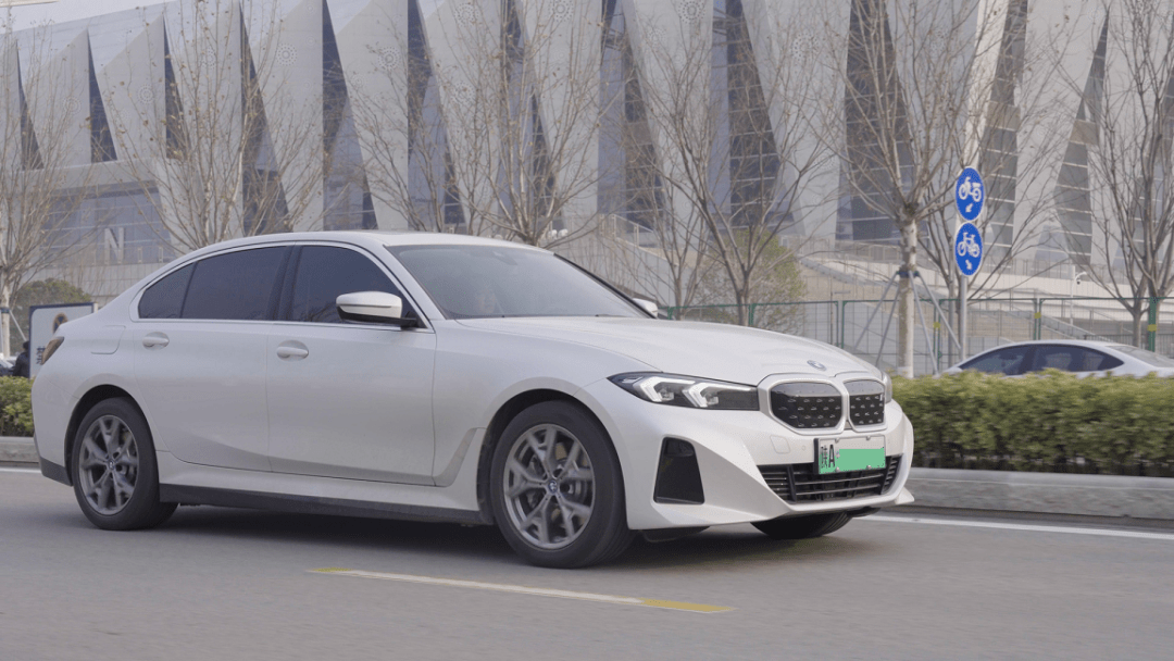 宝马i3提车两个月,最低290km,最高450km续航,车主评价是.