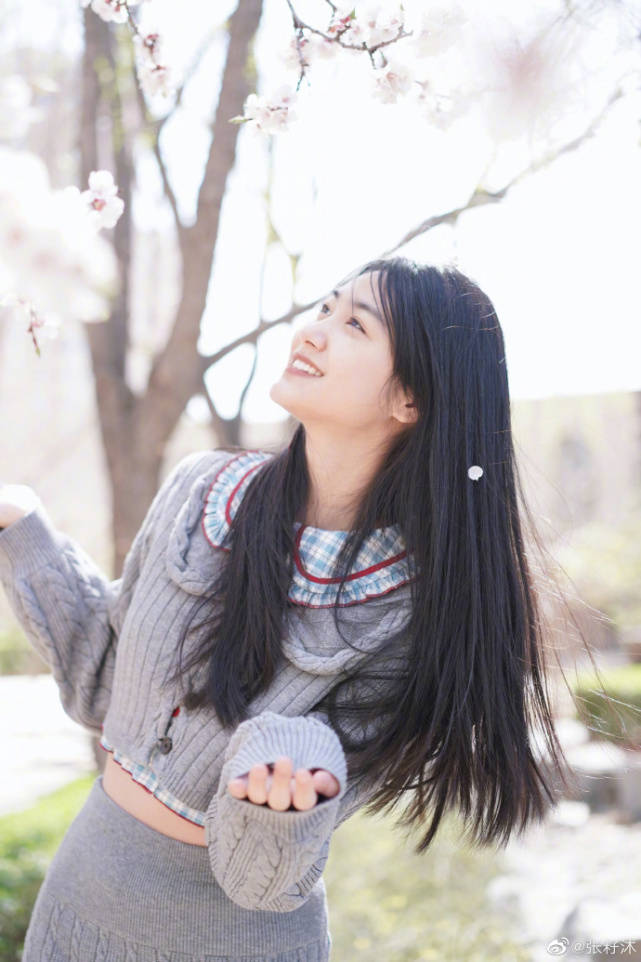童星张籽沐晒照甜美温柔,长发披肩气质佳,超高颜值受期待_作品_笑容