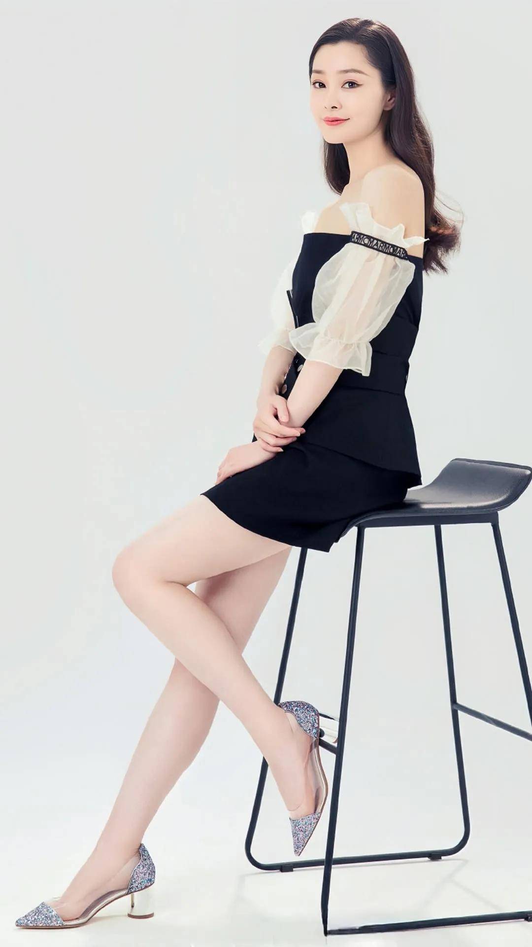 宋轶惊艳绝美写真,肤白貌美,妩媚逼人,简直美翻了