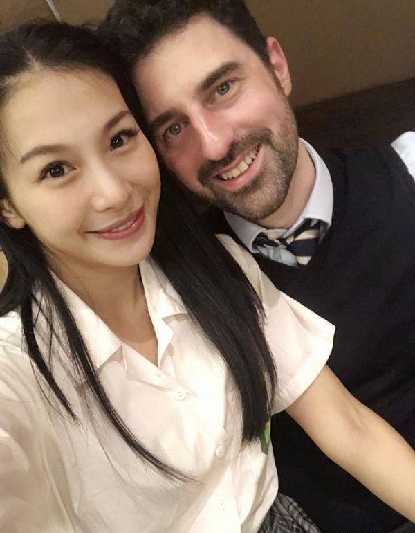 为发展嫁外国老公,一家四口温馨幸福_曾莉婷_孩子_生活