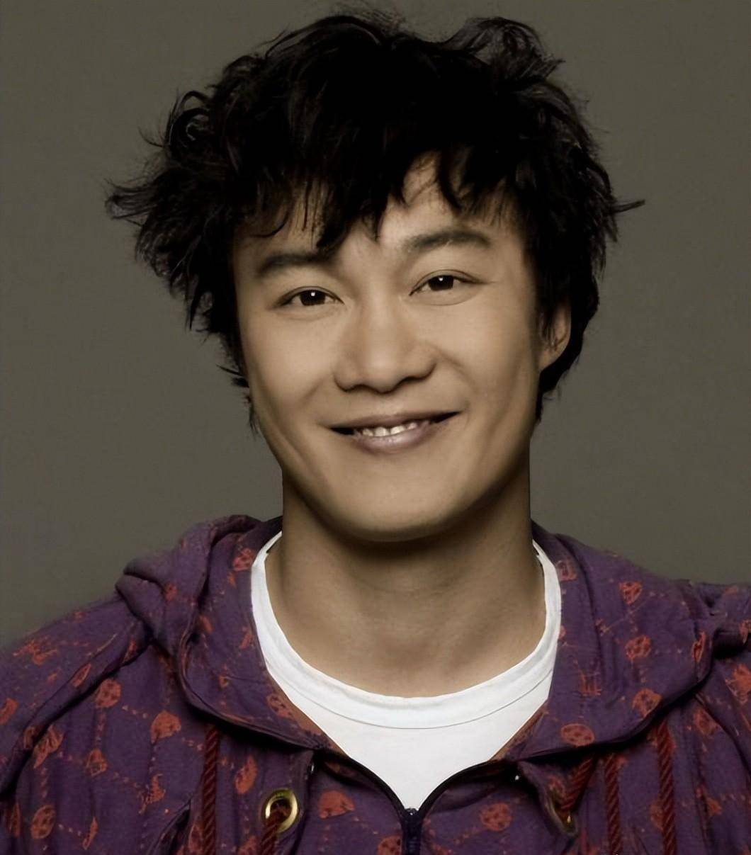 谁说鼻子不好看就一定丑?这些塌鼻子的男星,照样帅到没朋友