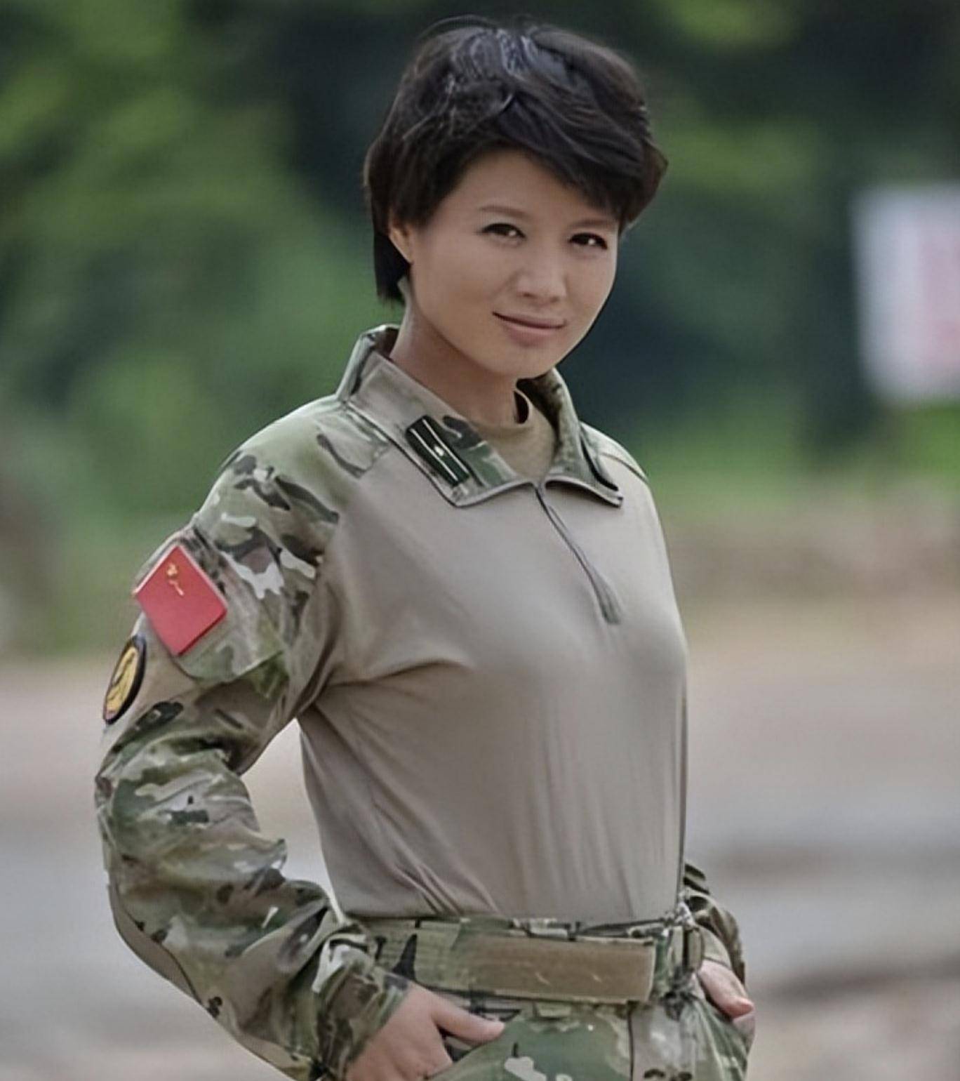 这9位女星告诉你,什么是军人形象_程愫_蒋璐霞_演艺圈