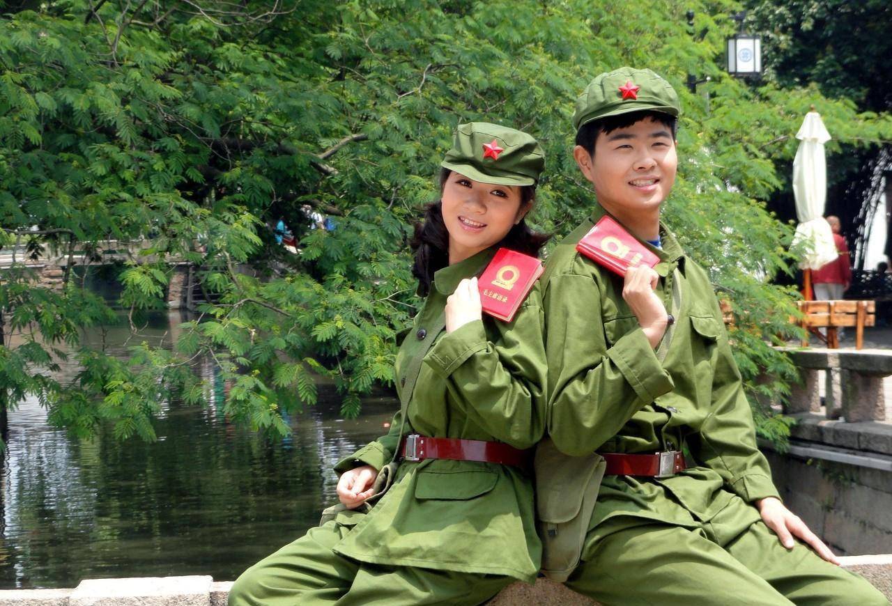 直击我国六五式军服:"一身绿,三片红",网友:最好看的军服!