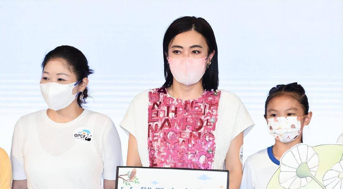 甘比成女首富后气质都变了!