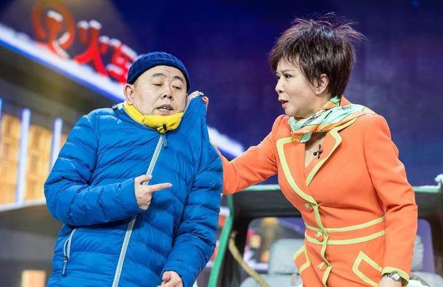 潘长江和发妻同住8年厕所,走红后2次想分手她,却因25字瞬间放弃_杨云