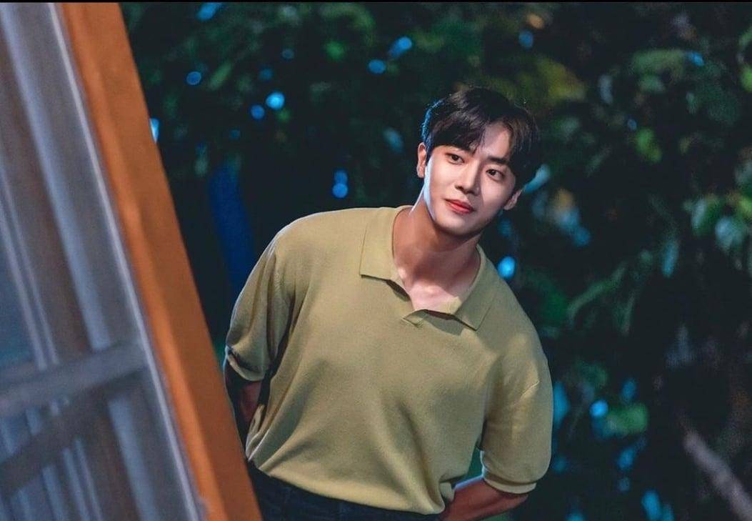 《绿洲》秋英宇,186公分腹肌王子,被誉为穿制服最好