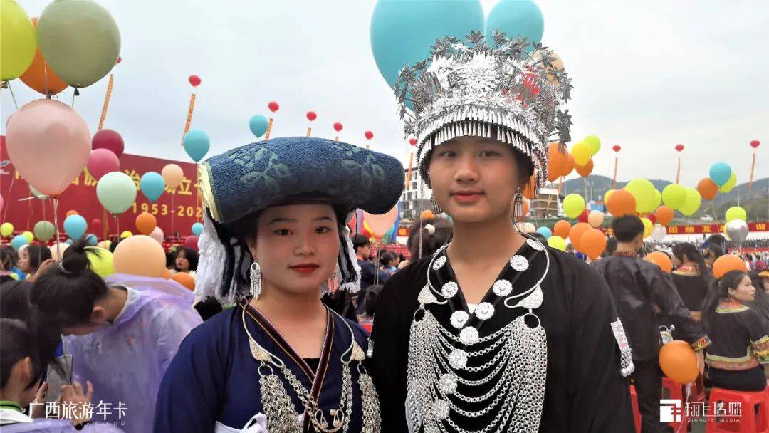 今天金钟山奏响盛世的乐章今天欢腾的山乡群星璀璨今天五彩的民族梦想