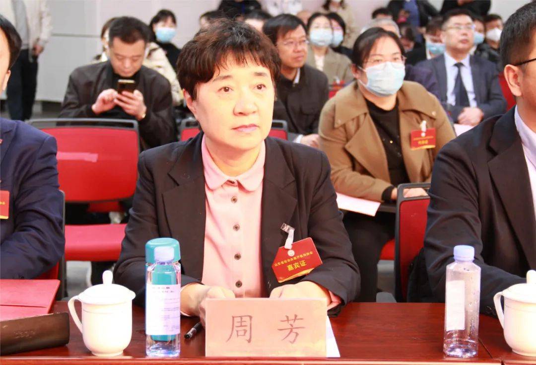 会主任委员周芳出席会议中国医师协会眼科医师分会眼底病专业组委员