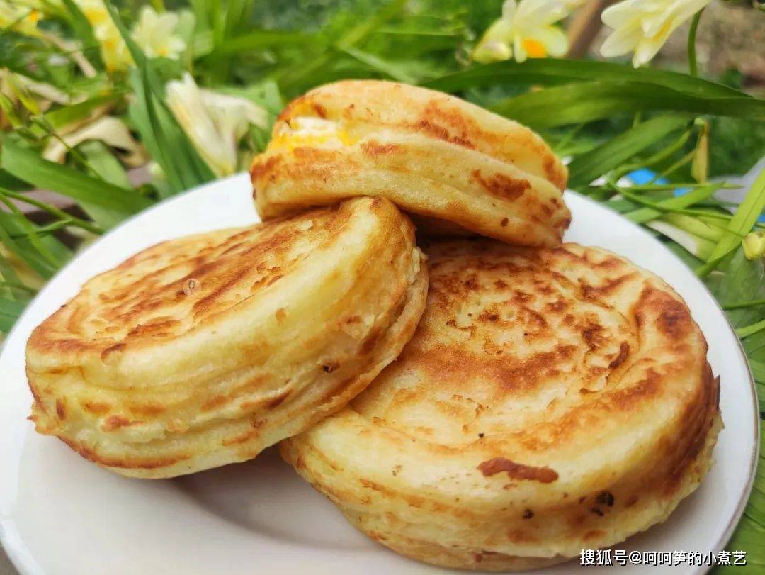 从名字上看顾名思义,有肉还有蛋,常常也被人叫做中式汉堡