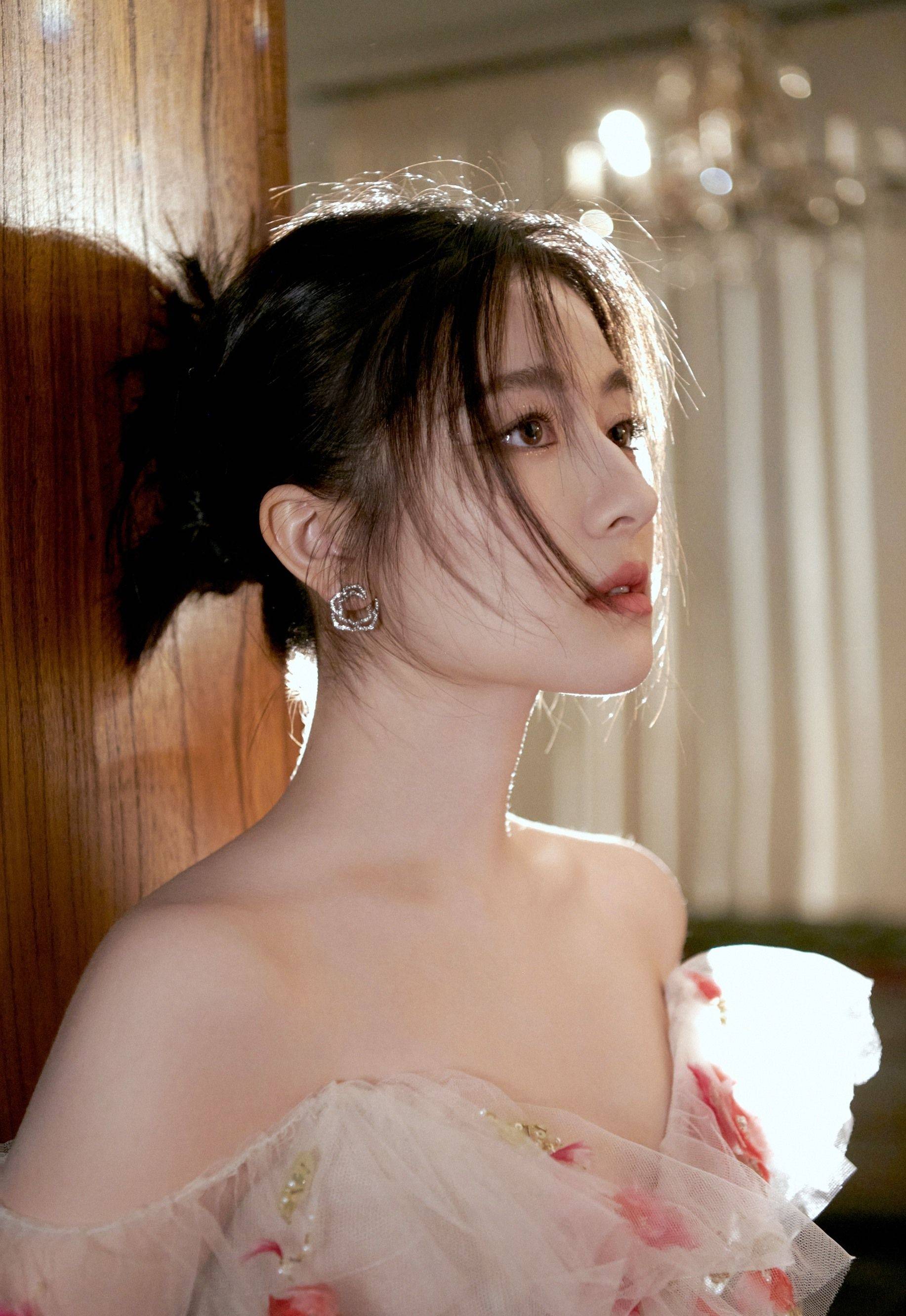 李兰迪齐胸白色纱裙性感写真_透视_长裙_网友