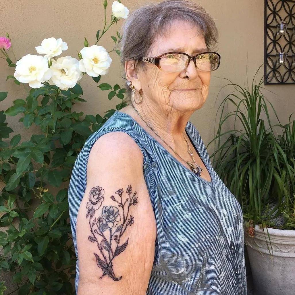 欧美老年女性和她们的纹身,会后悔纹身吗