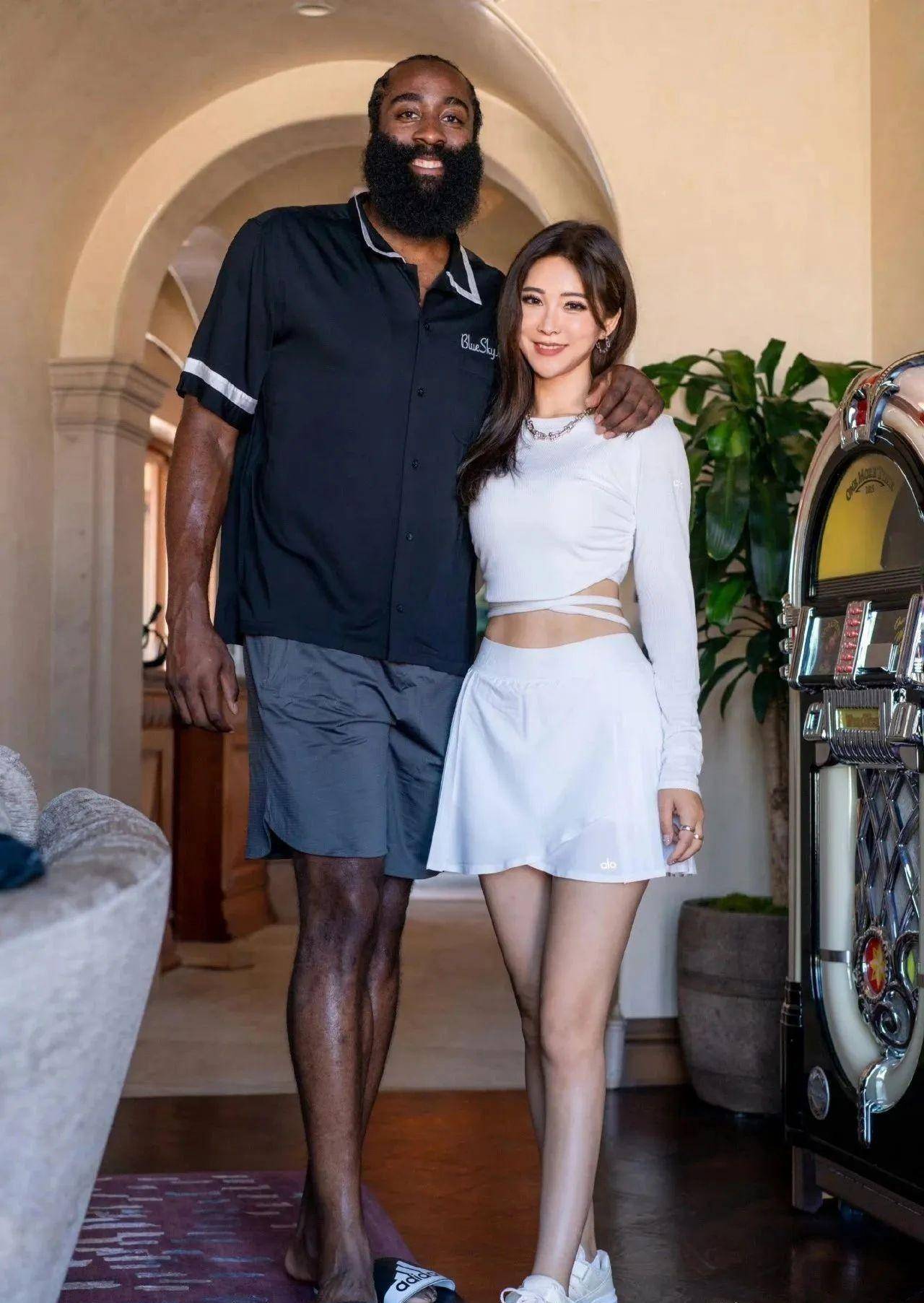 "nba最美女主播"周玲安!这颜值,这身材,你有没有被惊艳到?