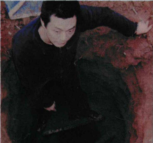 2006年，陕西男子盗掘自家祖坟，本以为法院会轻判，结果被判死缓