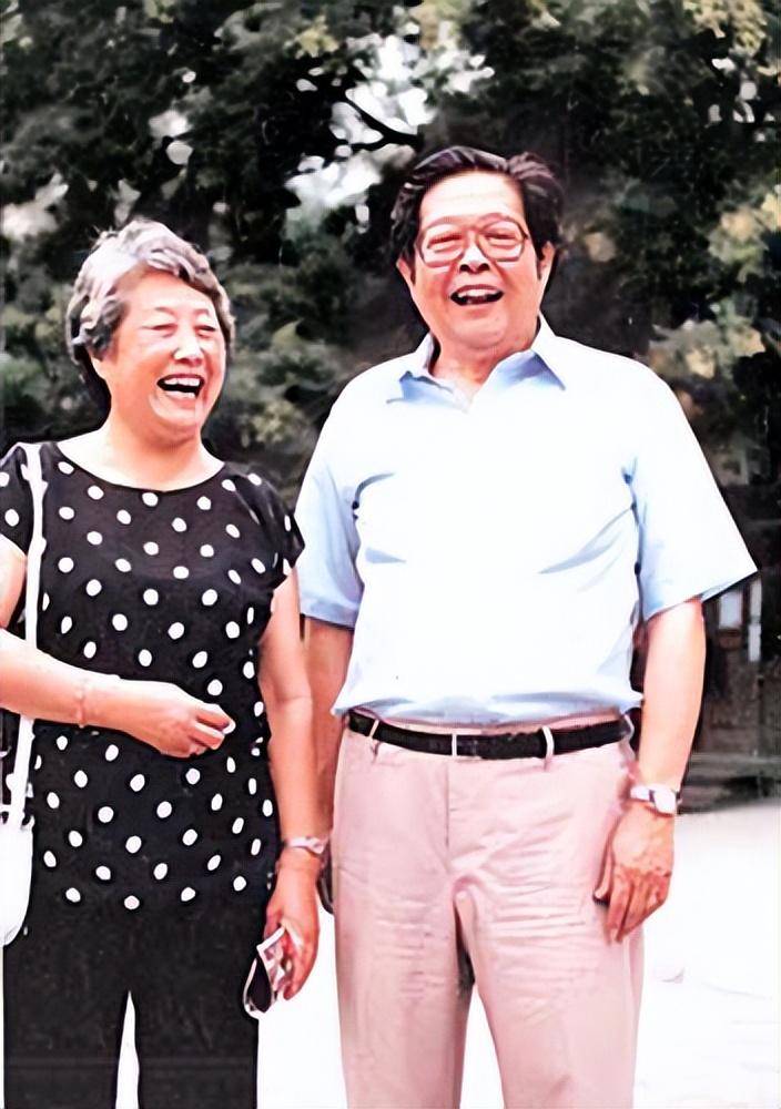 歌唱家程志病逝:他是生活中的好男人,婚姻成谜_总政歌舞团_施鸿鄂