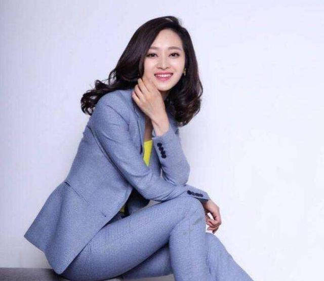 生娃仨月身材傲人,49岁前妻发福显老_工作_宋杨_1