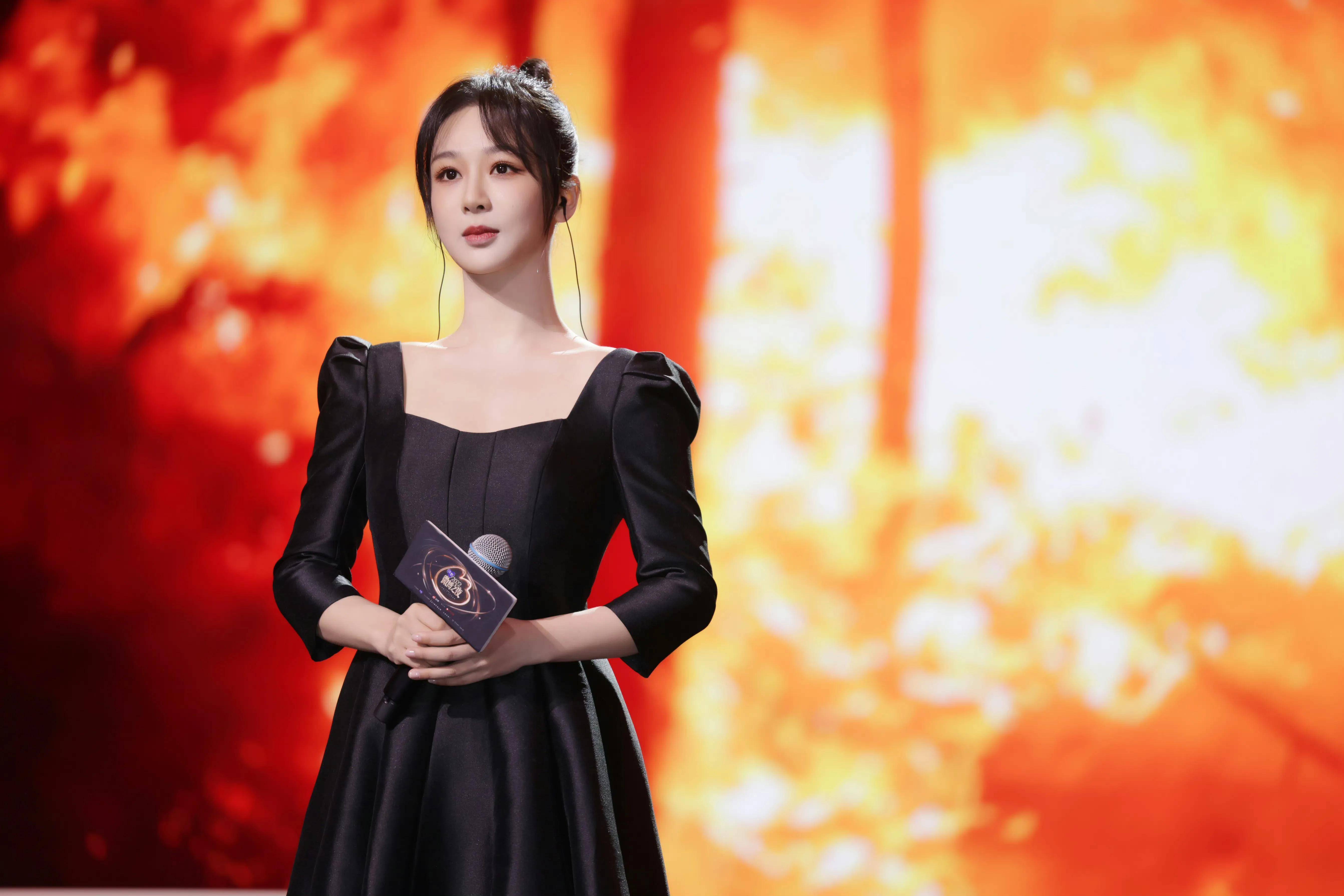 微博之夜女明星造型 第二弹_迪丽热巴_礼服_裙子