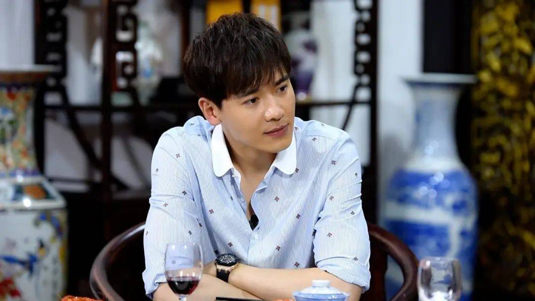 高云翔现状:无人关注也落得清闲,留长发气质都"变"了!