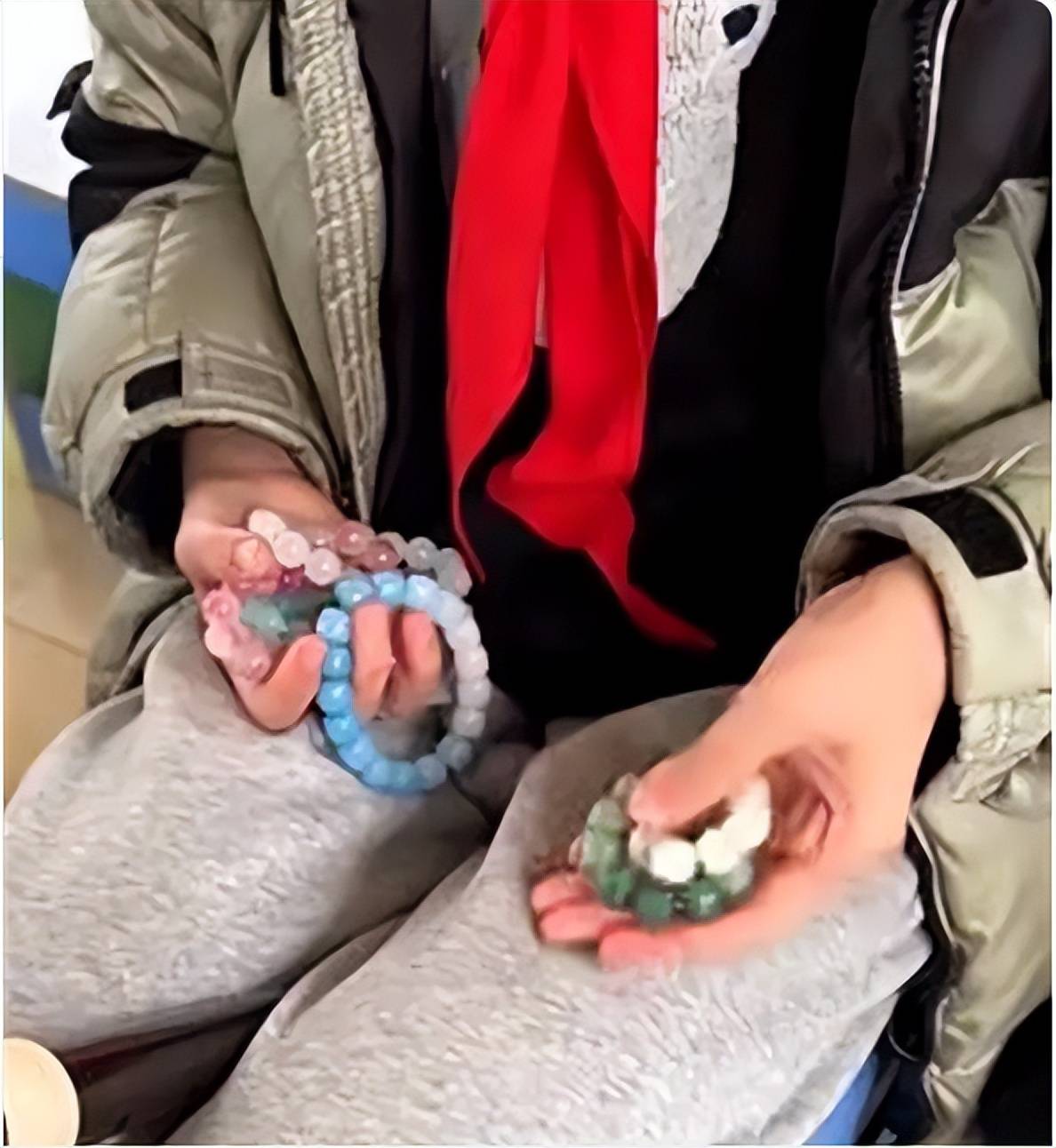 原创            少走几十年弯路？小学生开始流行盘手串解压，家长看后哭笑不得-小孩可以盘手串吗