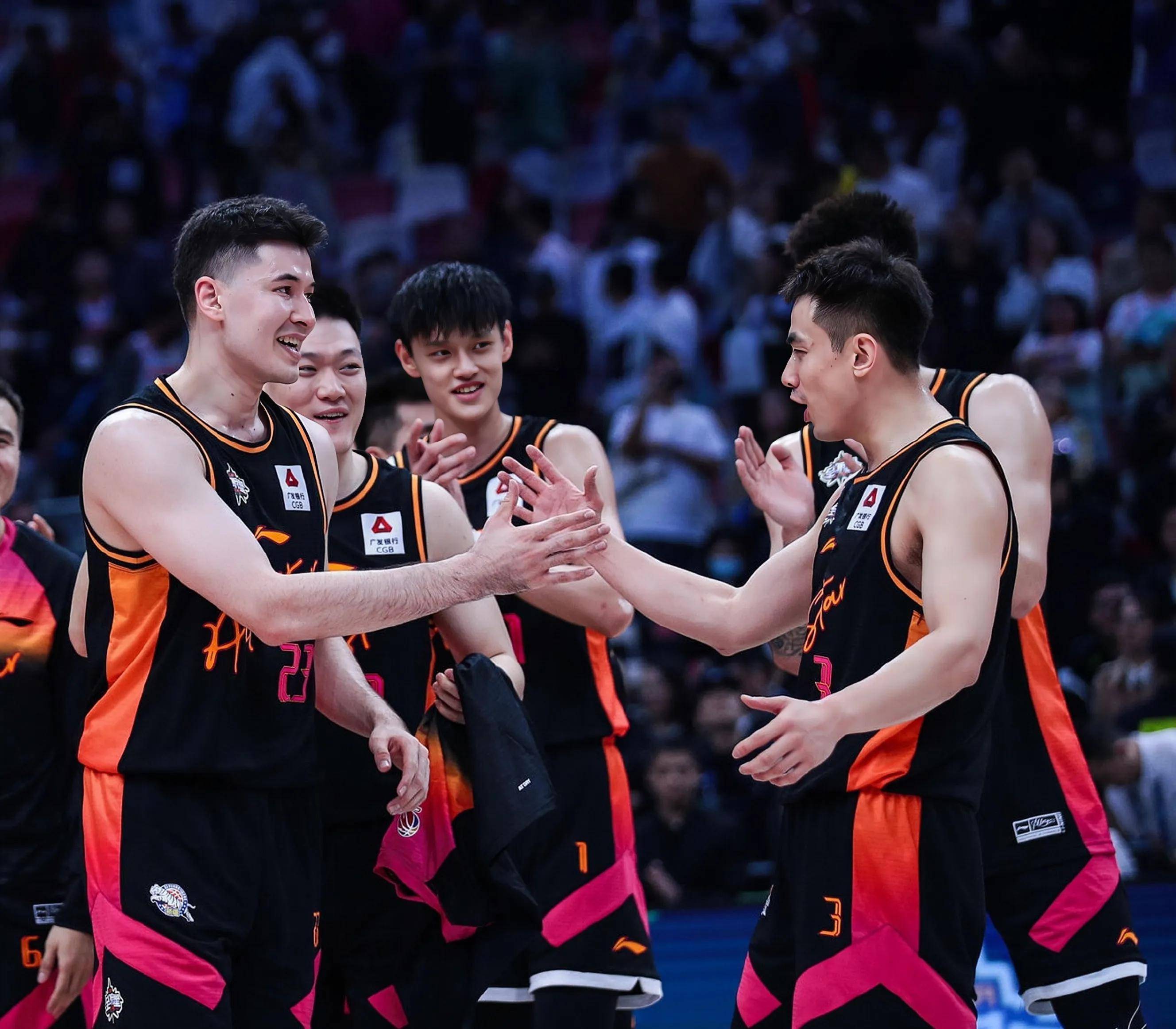 男篮大名单浮现:乔帅欲带5前锋,孙铭徽或取代赵睿,沙拉木回归_进攻