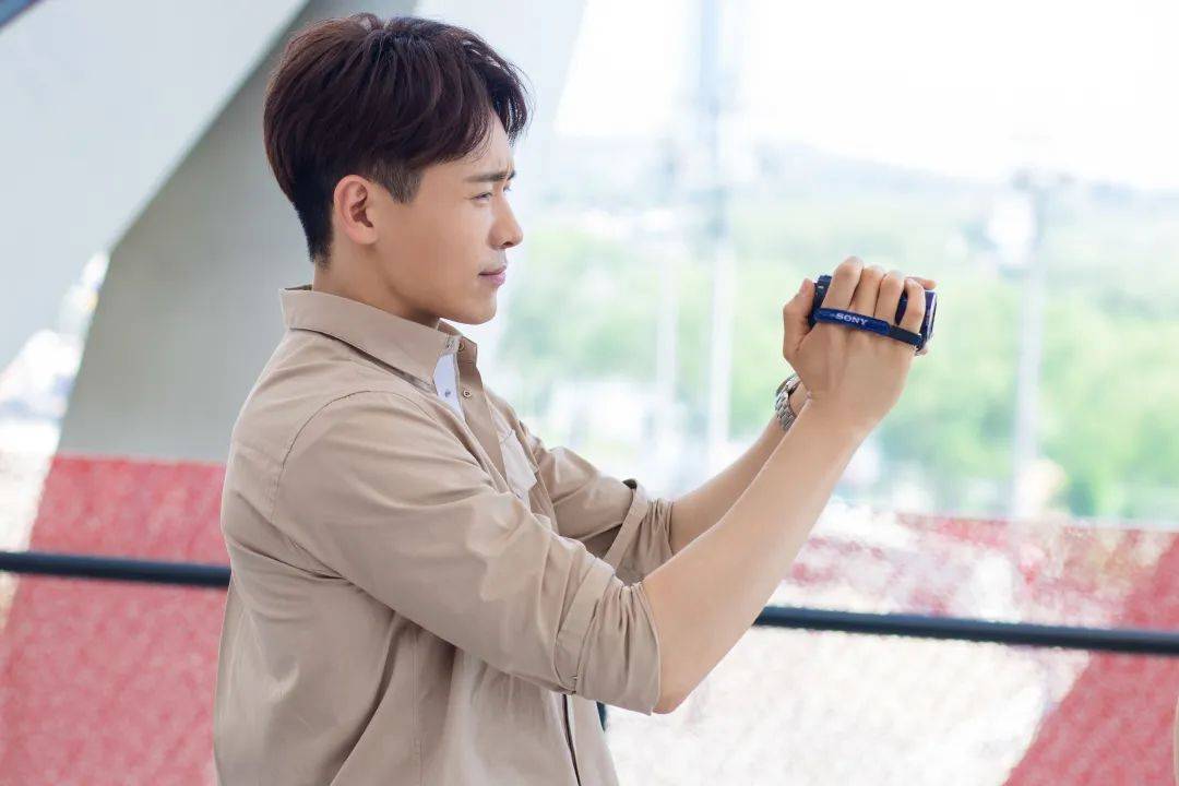 高云翔现状:无人关注也落得清闲,留长发气质都"变"了!