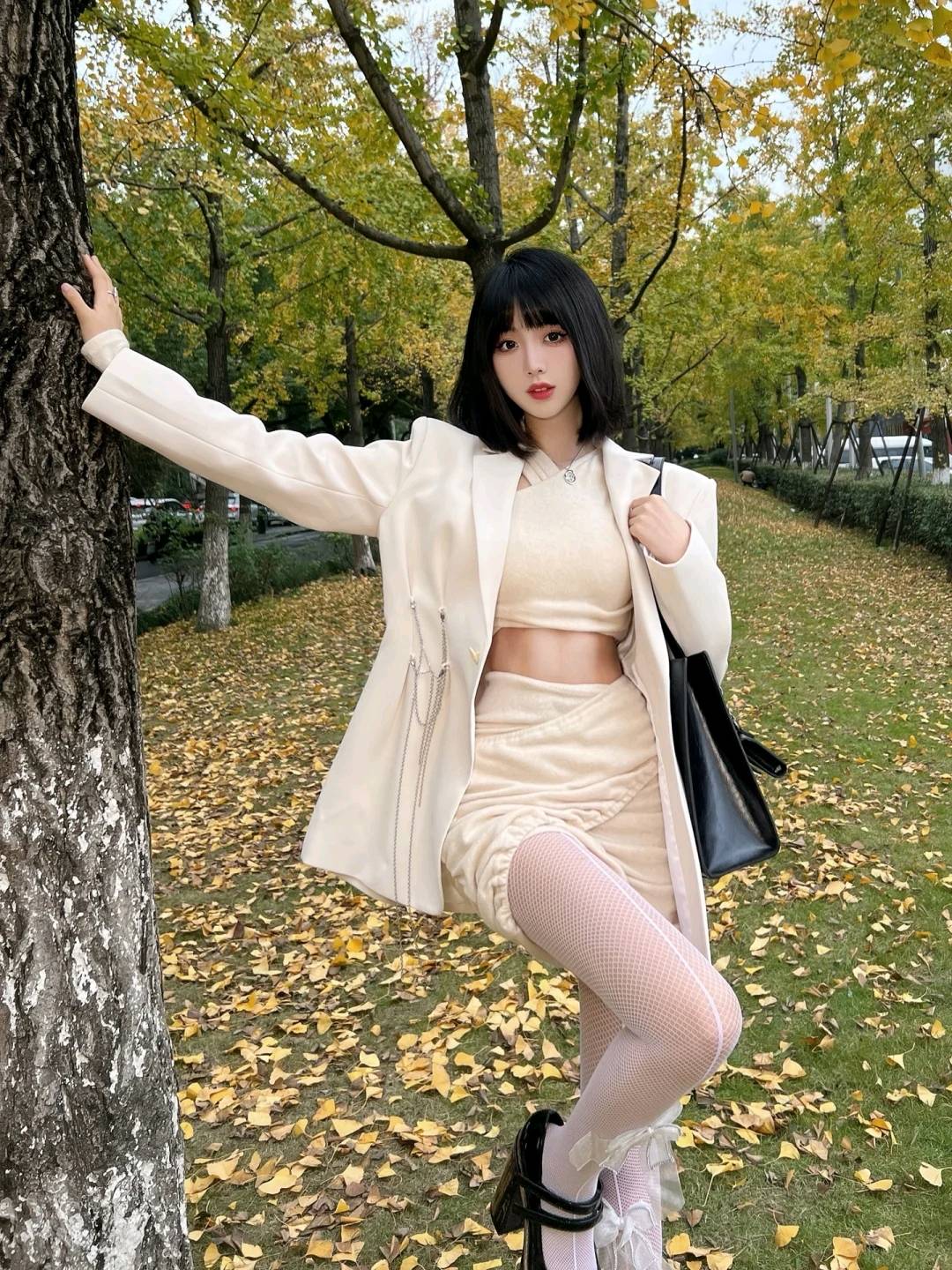 新春创作季春季时尚个性外套纯白外套职场风白丝高跟显腿长大长腿