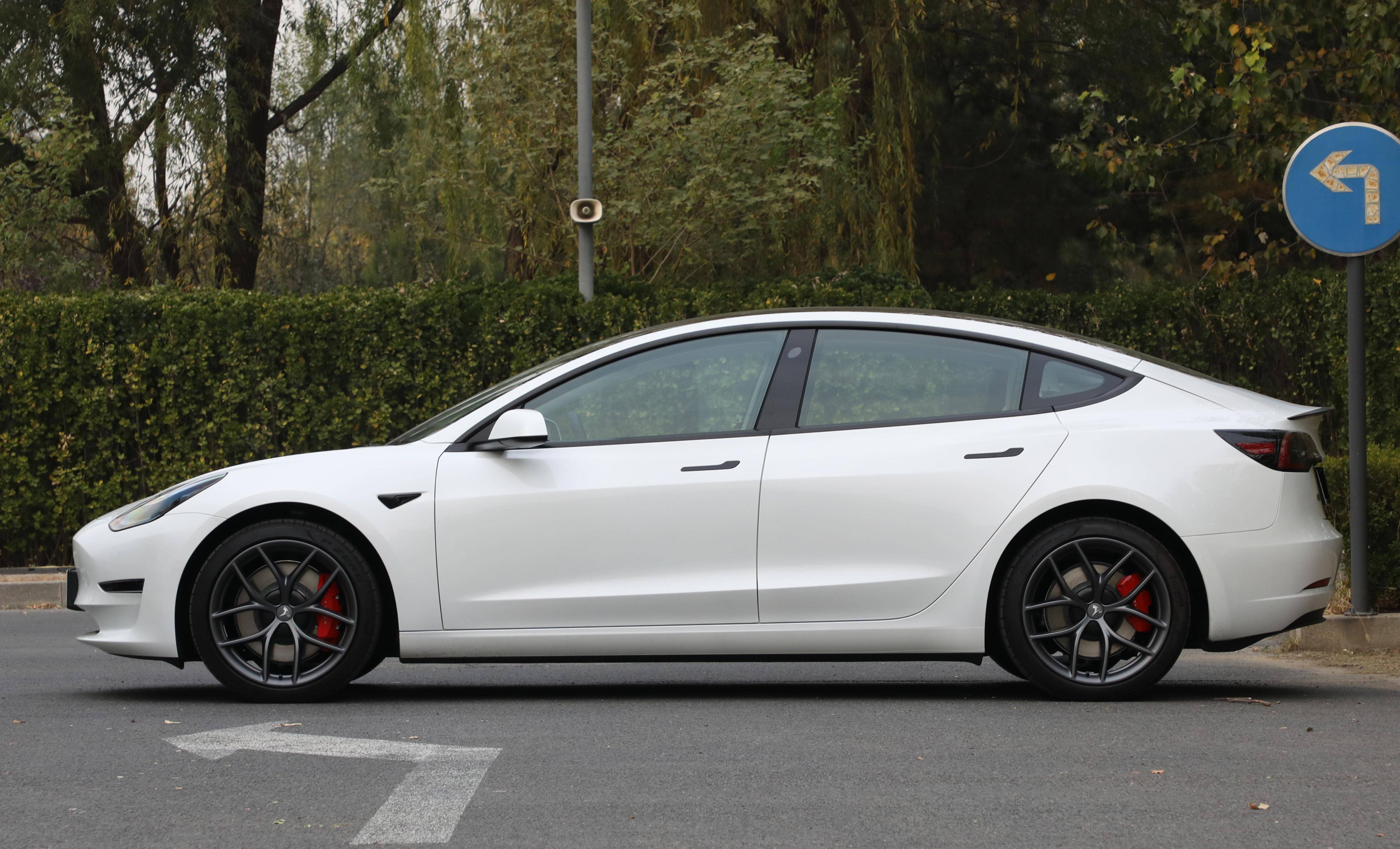 三十万级中型家轿,宝马3系与Model 3,哪款更适合入手?_搜狐汽车_搜狐网