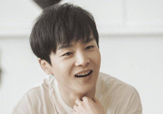 他的幽默程度让人感觉不到一丝的难为,就连她肯男扮女装模仿就已经