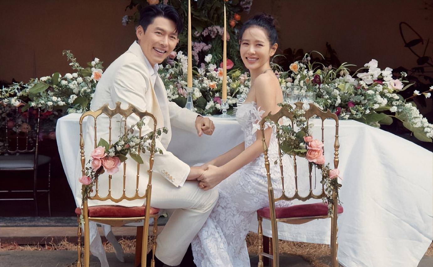 孙艺珍晒出一张未公开的结婚照,两人的握手甜蜜到爆_玄彬_白色_婚纱照