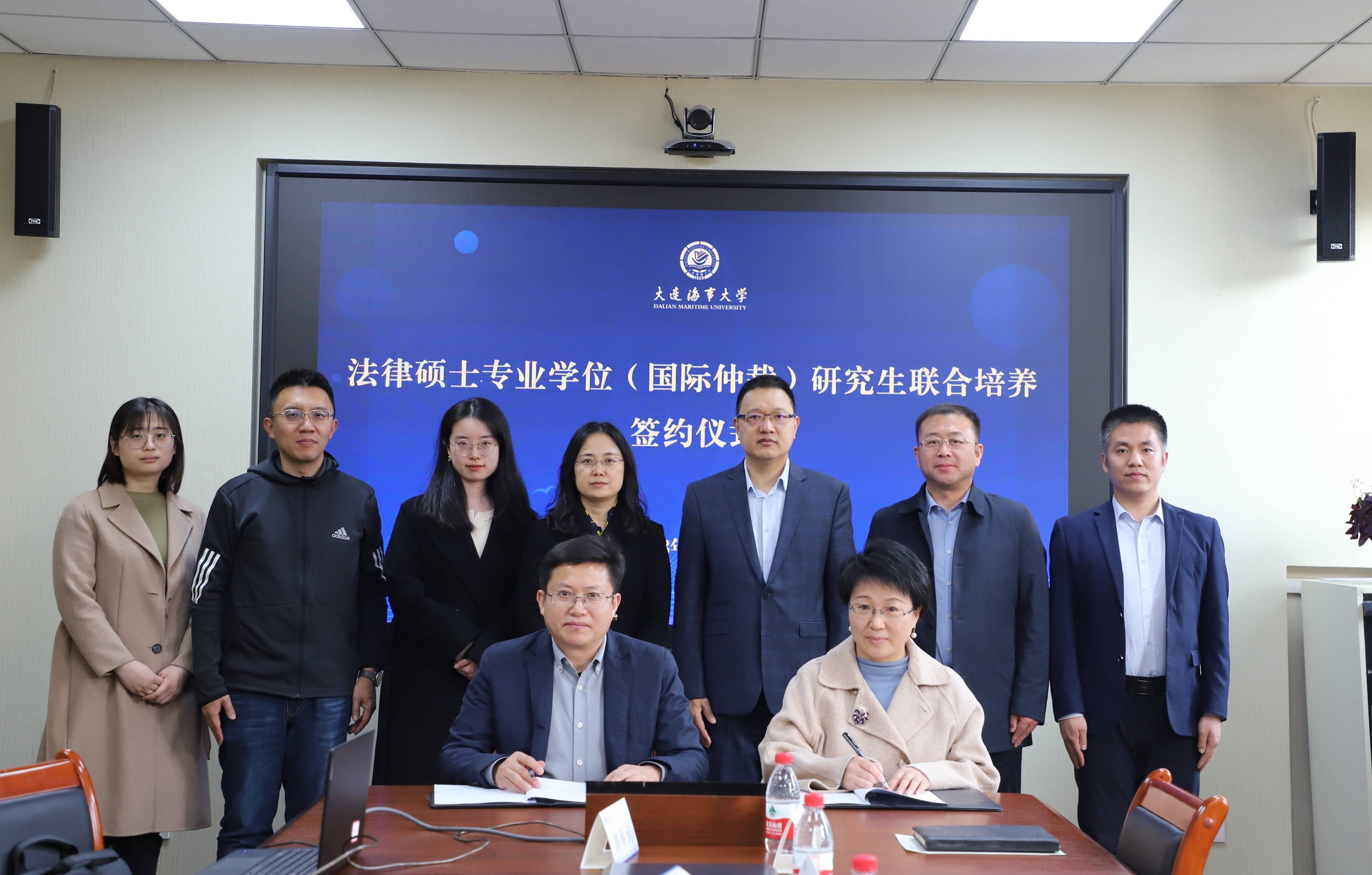 在法学院,大连海事大学法学院党委书记徐燕,副院长蒋跃川等对我院一行