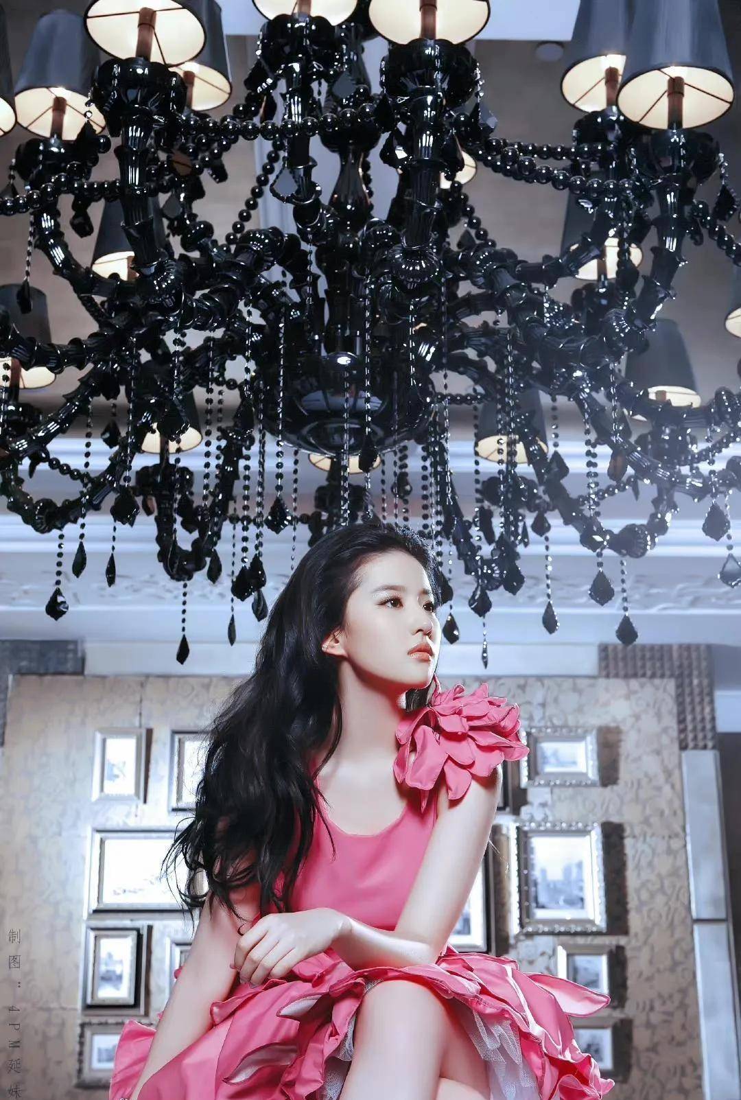 刘亦菲的顶级美貌,花苞裙配漫画腿和天仙脸,没人比她更美了吧?