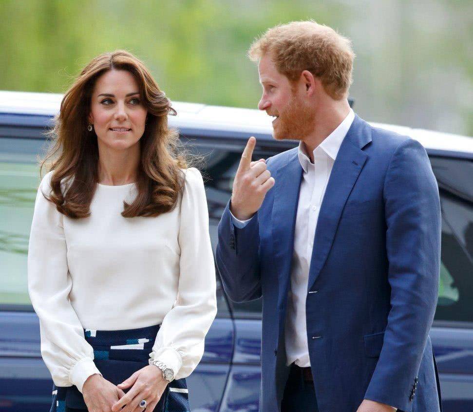 凯特王妃和威廉王子受到侮辱后,梅根和哈里王子不得不