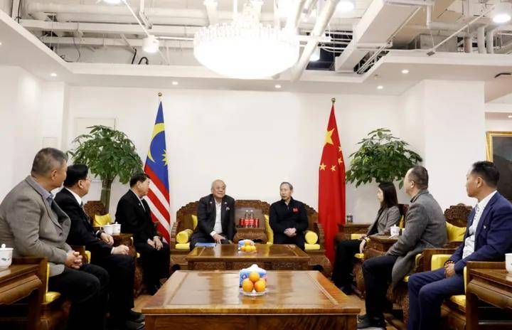 龙宇翔与马来西亚中华大会堂总会(华总)总会长亲切会见_合作_中马_中国