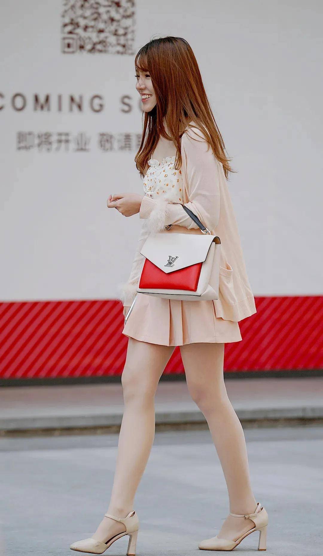 温暖又时尚的肉色丝袜美女,肉色丝袜,那一层似有若无的撩拨!