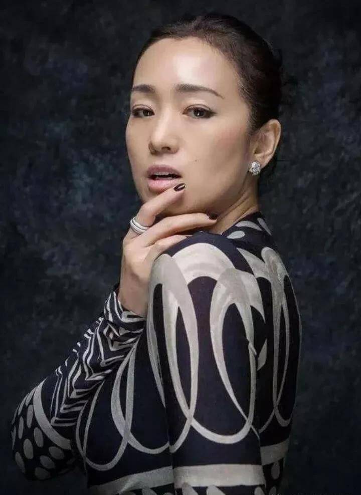 巩俐,1965年12月31日出生于中国辽宁省沈阳市_电影_国际_美国的