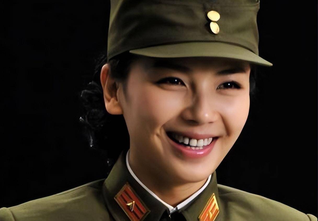这7位女星告诉你什么是军装形象_刘涛_程愫_刘佳